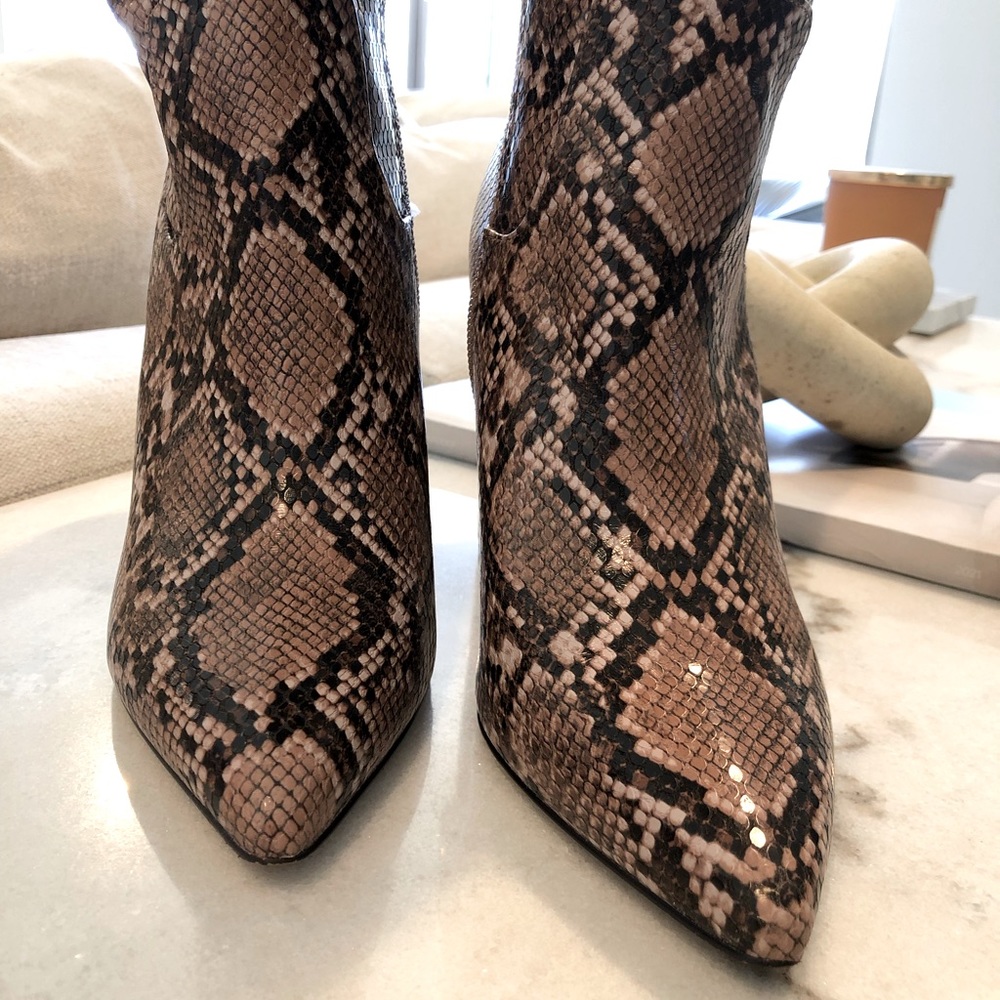 Gorgeous Women’s Embossed Python Vegan Boots Size… - image 6